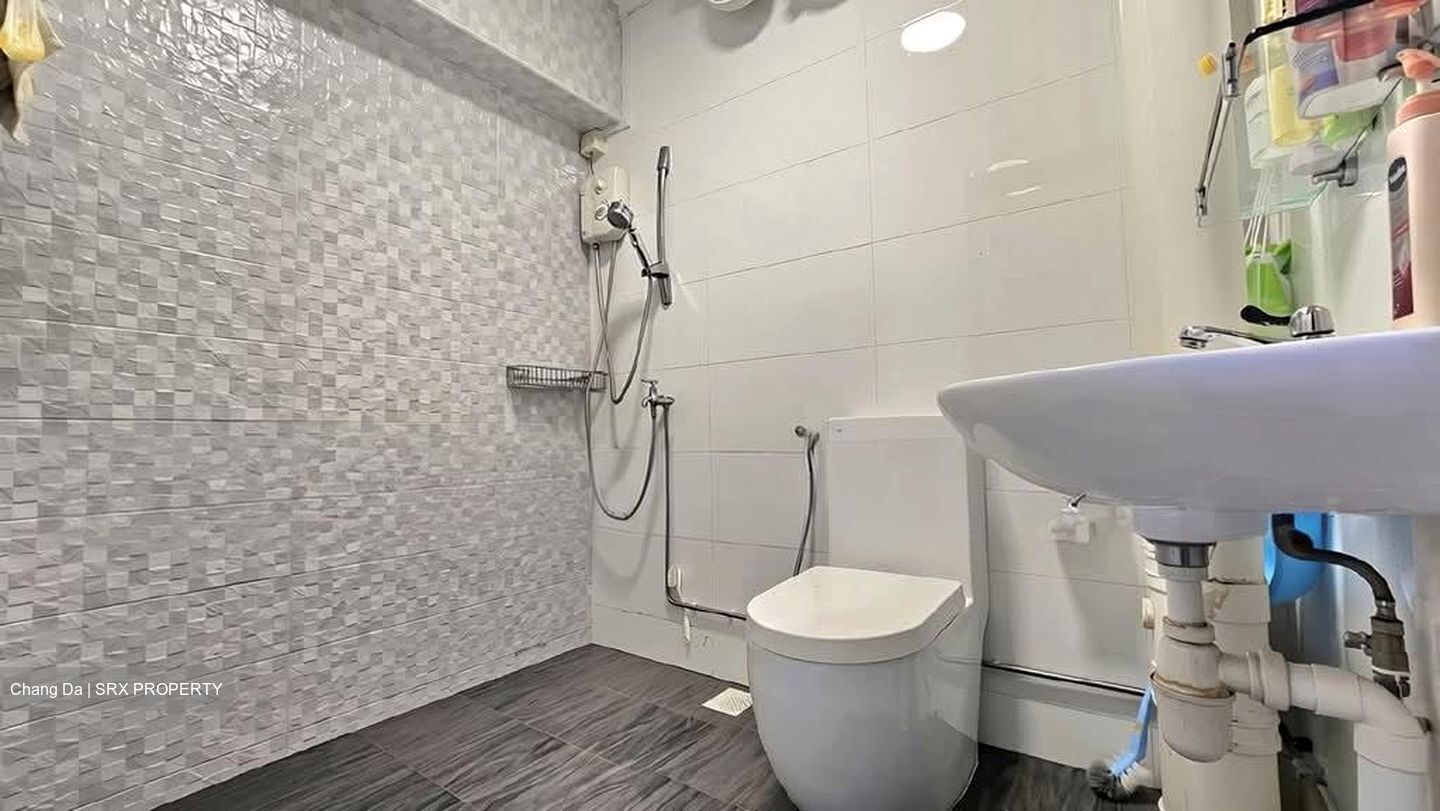 Blk 10 Bukit Batok Central (Bukit Batok), HDB 5 Rooms #588577531